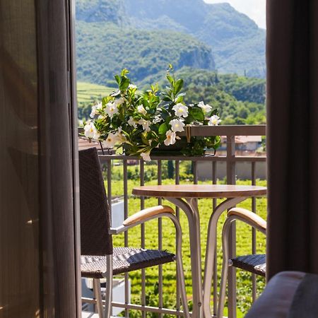 Hotel Continental - Tonelli Hotels Torbole Sul Garda Bagian luar foto
