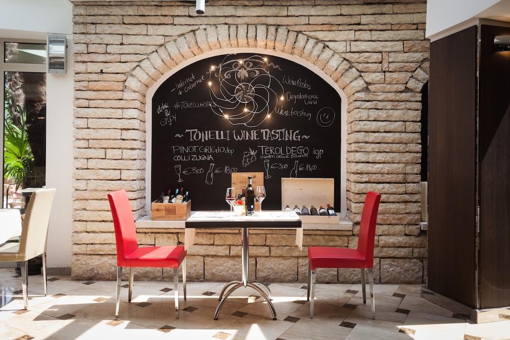Hotel Continental - Tonelli Hotels Torbole Sul Garda Bagian luar foto