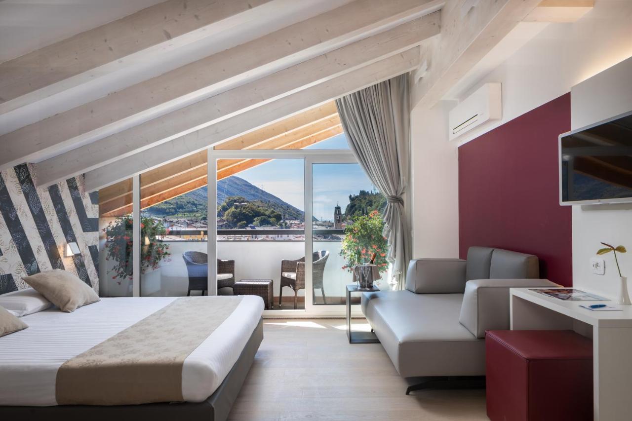 Hotel Continental - Tonelli Hotels Torbole Sul Garda Bagian luar foto