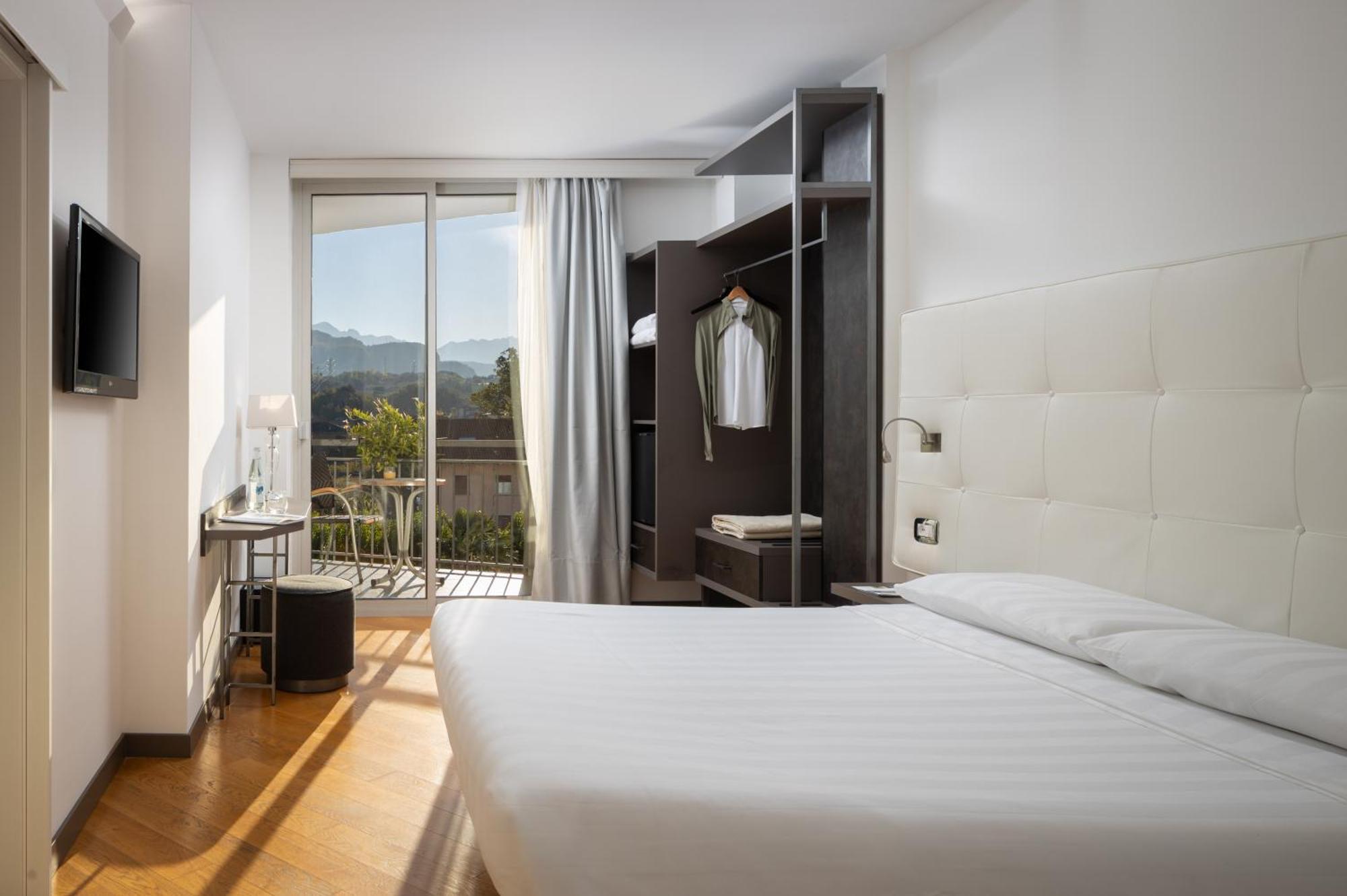 Hotel Continental - Tonelli Hotels Torbole Sul Garda Bagian luar foto