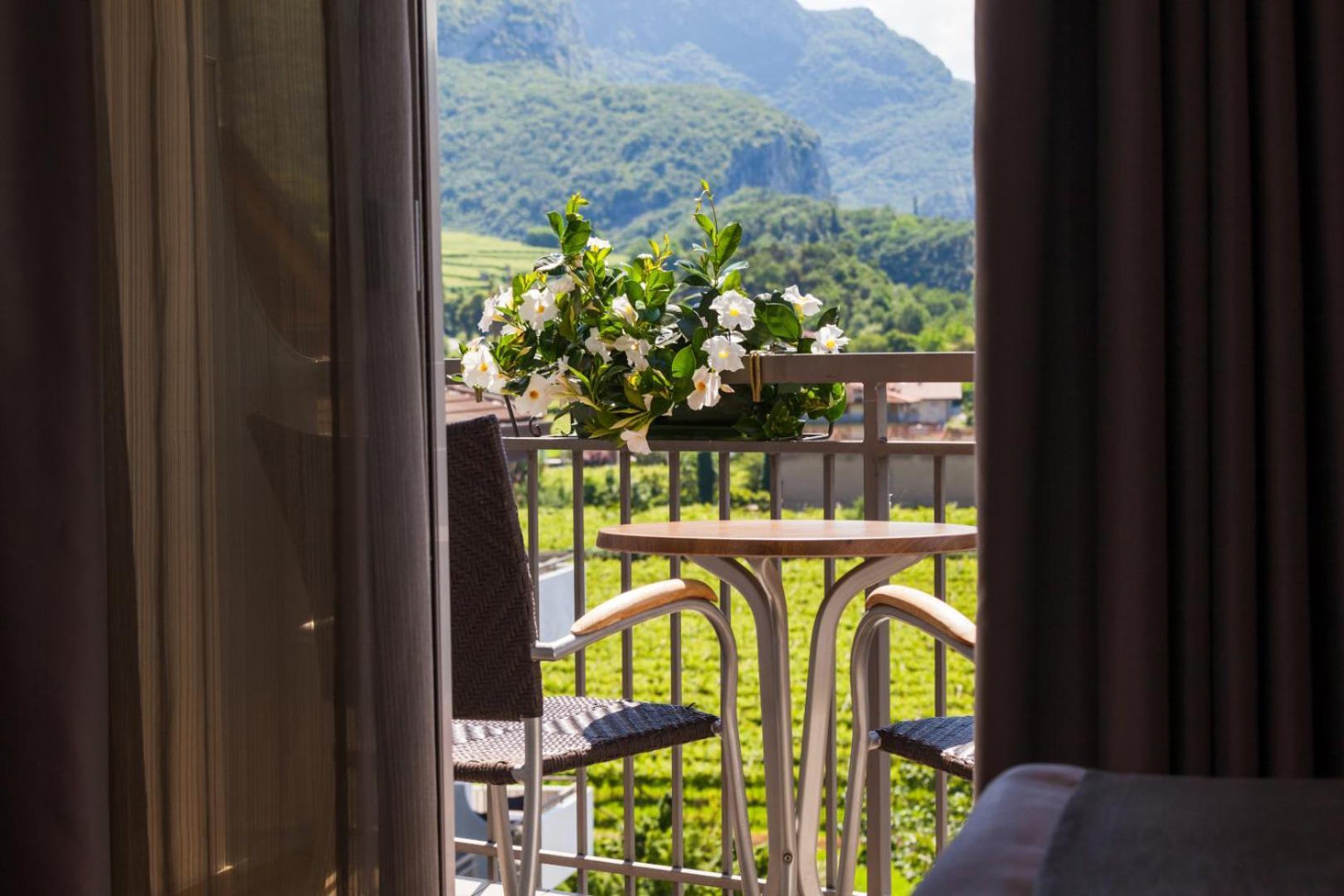 Hotel Continental - Tonelli Hotels Torbole Sul Garda Bagian luar foto