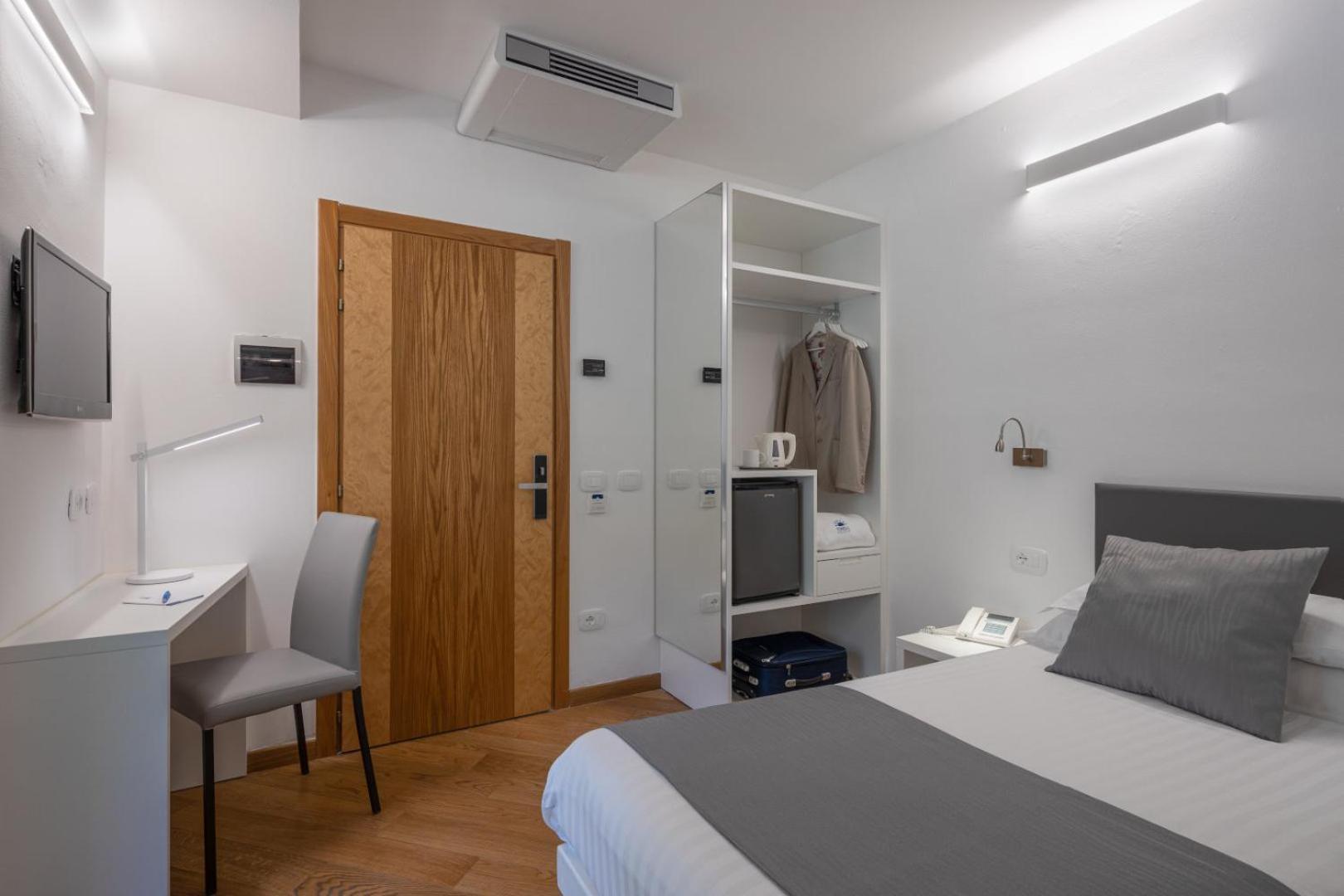 Hotel Continental - Tonelli Hotels Torbole Sul Garda Bagian luar foto