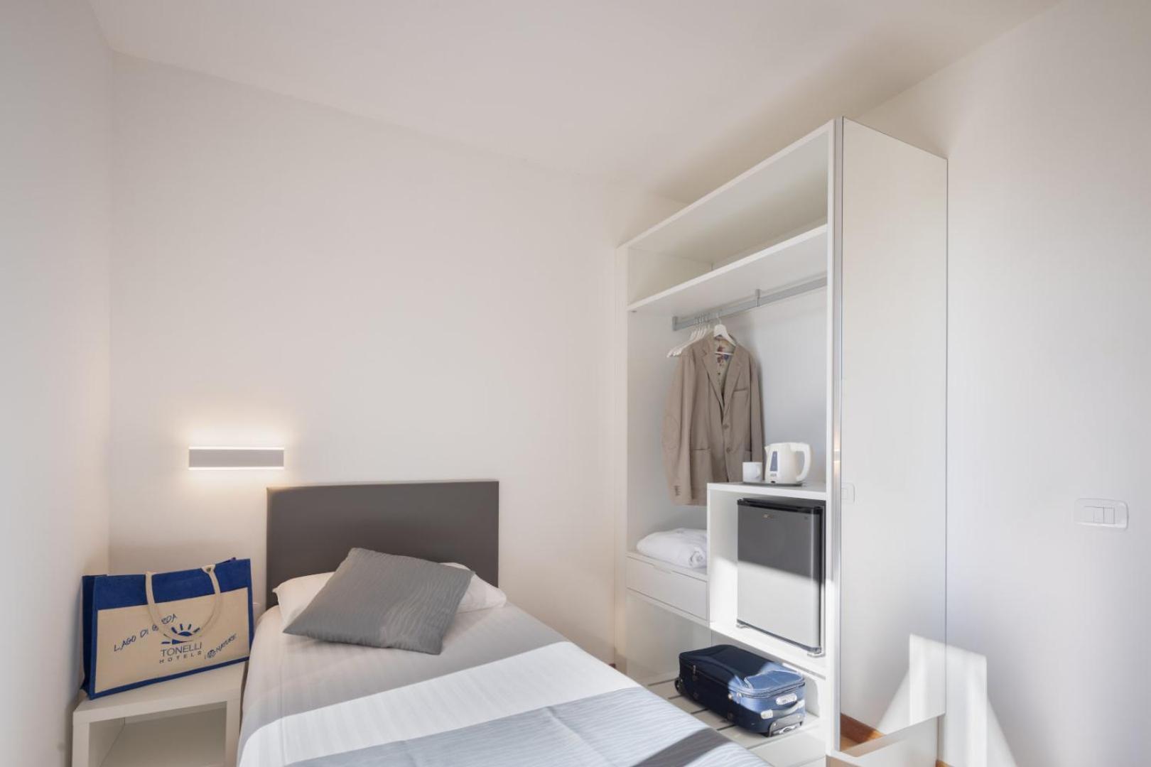 Hotel Continental - Tonelli Hotels Torbole Sul Garda Bagian luar foto