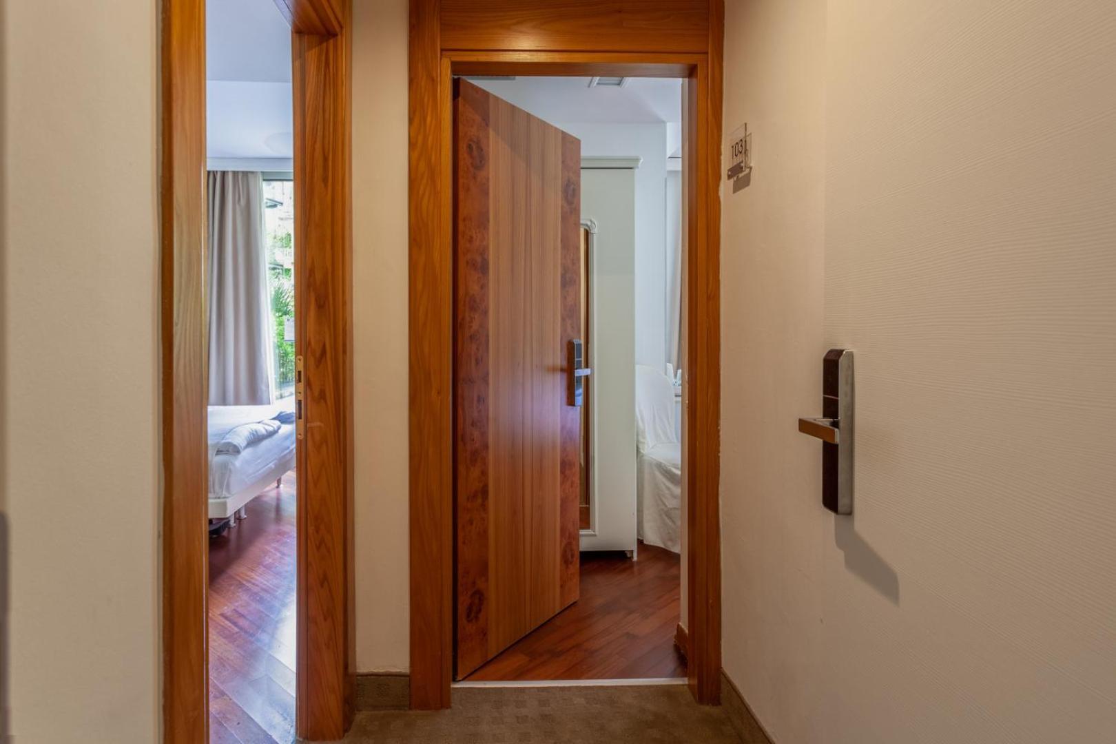 Hotel Continental - Tonelli Hotels Torbole Sul Garda Bagian luar foto