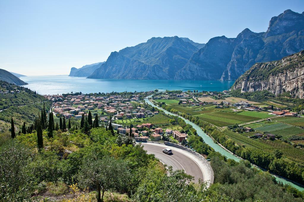 Hotel Continental - Tonelli Hotels Torbole Sul Garda Bagian luar foto