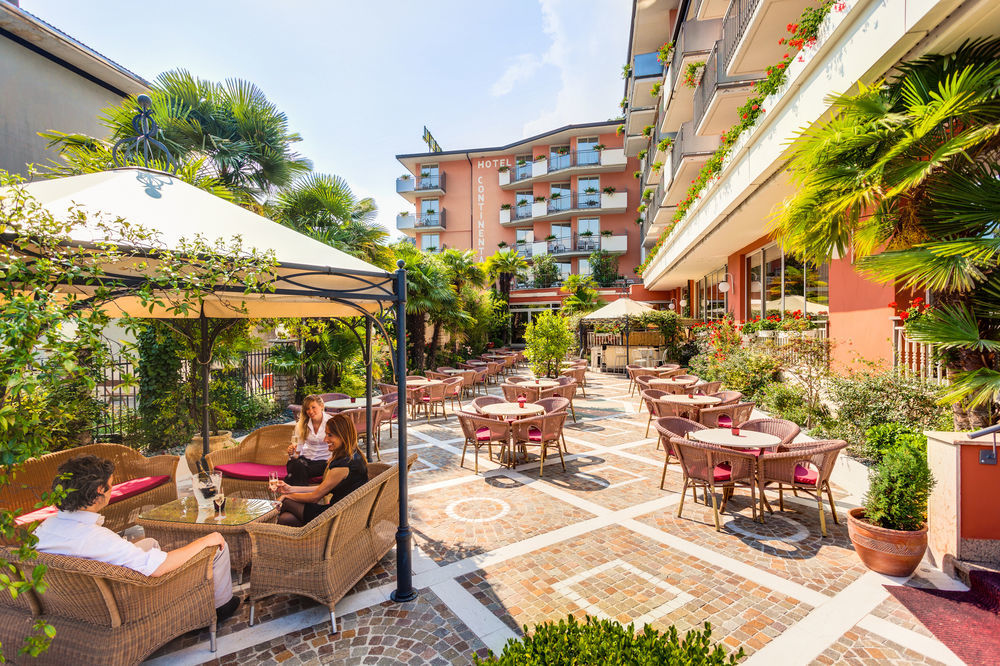 Hotel Continental - Tonelli Hotels Torbole Sul Garda Bagian luar foto