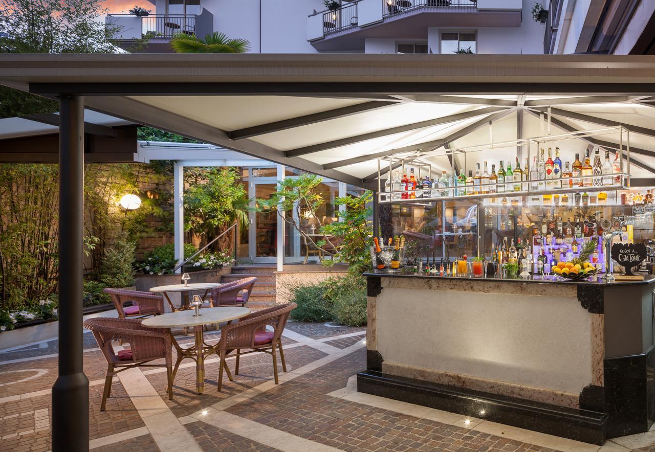Hotel Continental - Tonelli Hotels Torbole Sul Garda Bagian luar foto