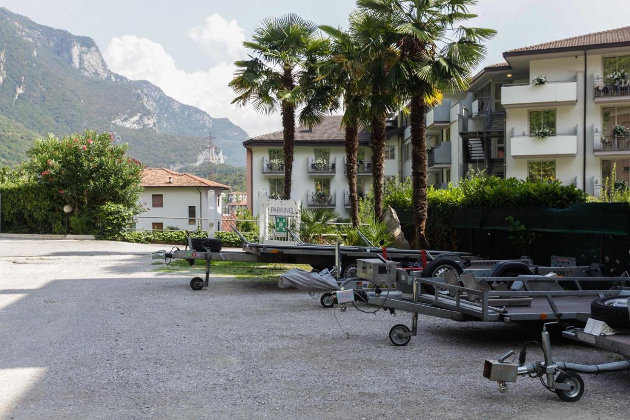 Hotel Continental - Tonelli Hotels Torbole Sul Garda Bagian luar foto