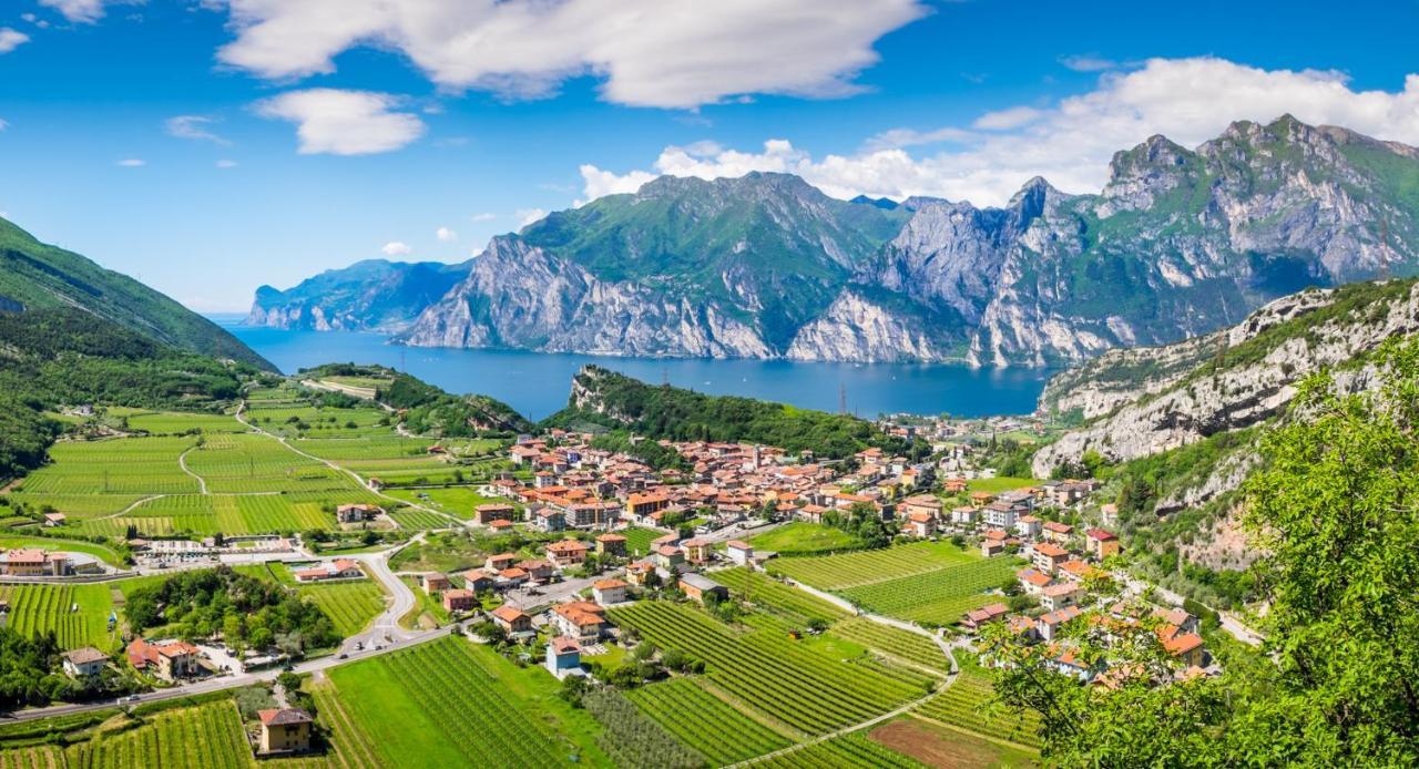 Hotel Continental - Tonelli Hotels Torbole Sul Garda Bagian luar foto